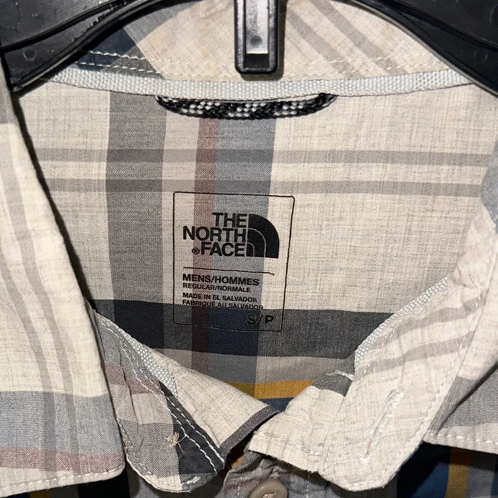 The North Face Plaid Button Down Shirt Small Hiking Outdoor Casual - Picture 2 of 8